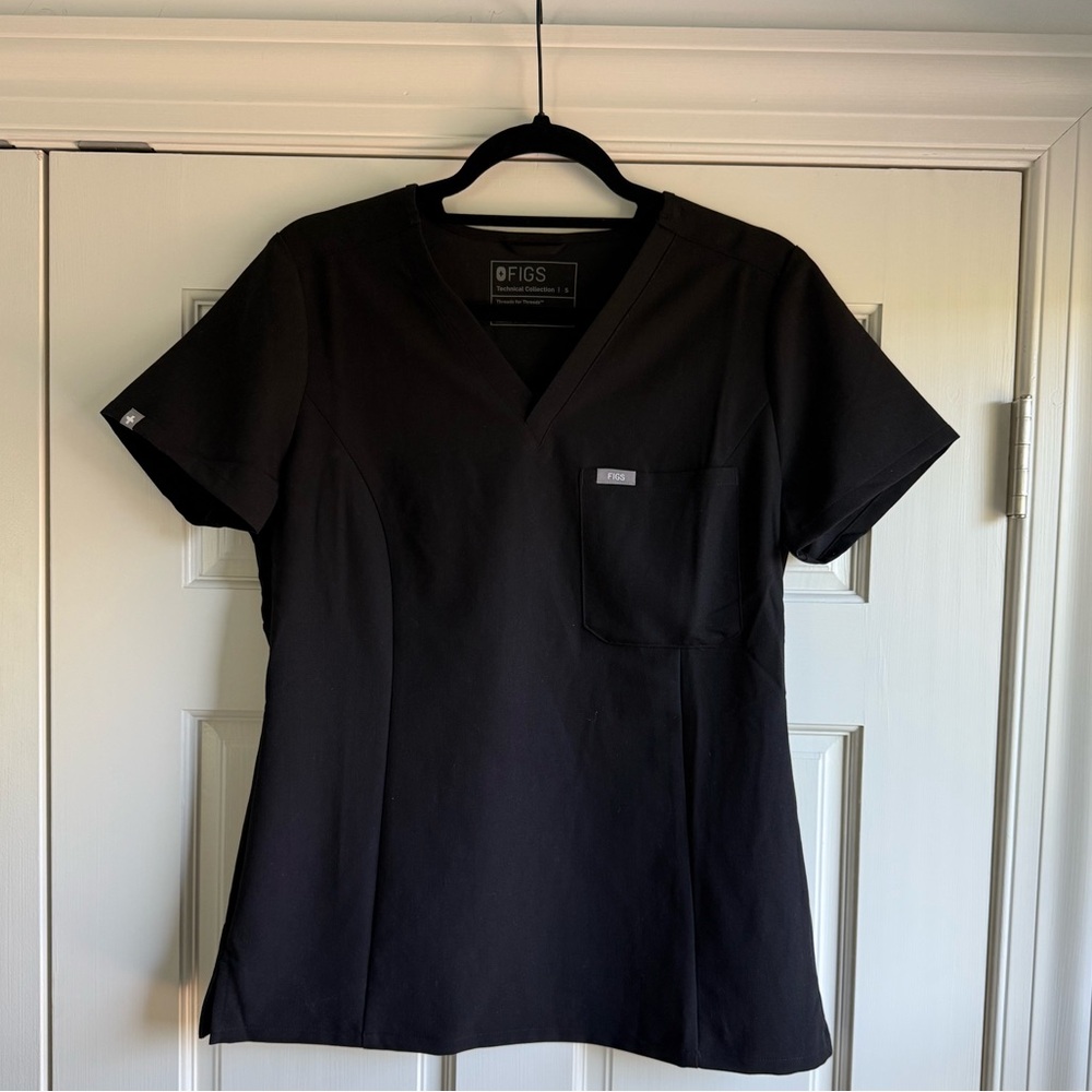 Figs Women's Classic Black V-Neck Tee